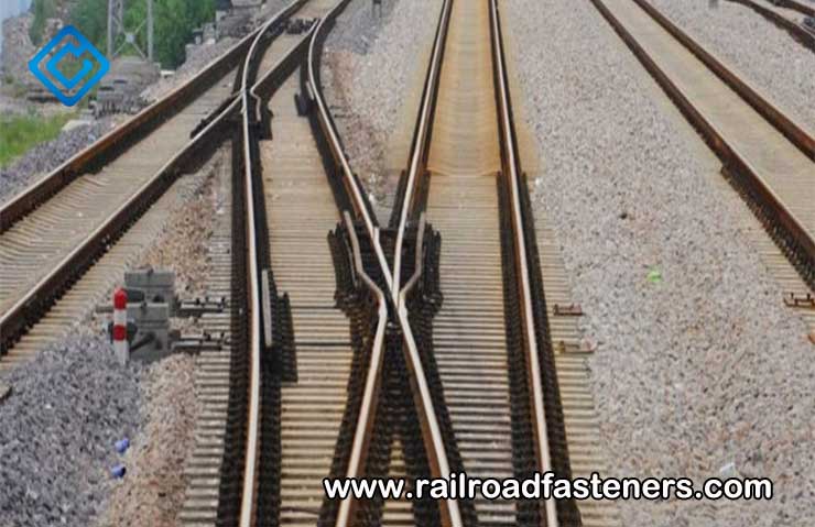 What is the Difference Between Right Hand Turnout and Left Hand Turnout in Railway?