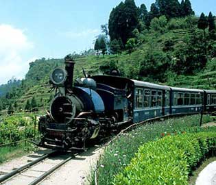 darjeeling himalayan railway in india