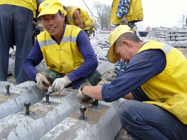 fasten rail spike into concrete sleeper